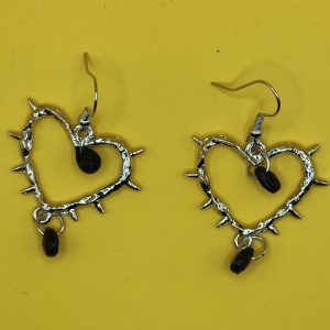 Aretes corazón espinado