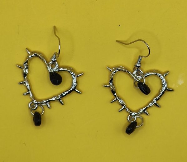 Aretes corazón espinado